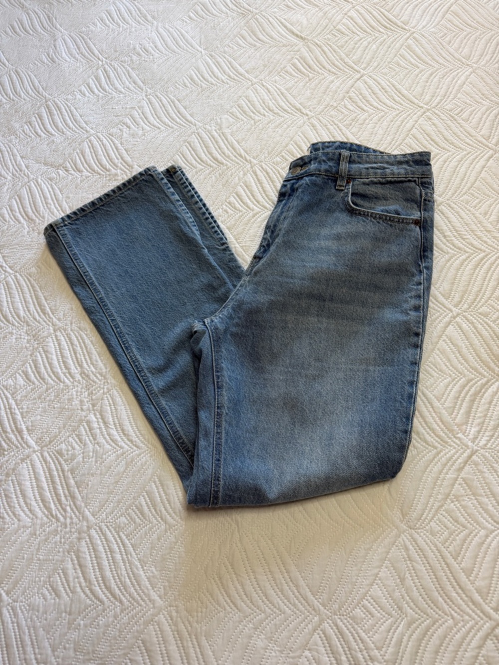 H & M Women’s Blue Stonewashed High Rise Flare Leg Denim Jeans. Size 12